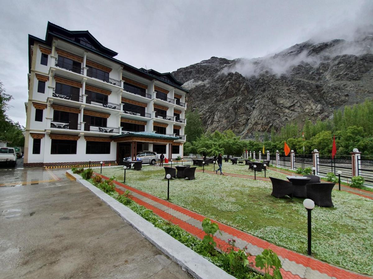 Hotel Chhutuk Heights Kargil Exteriér fotografie