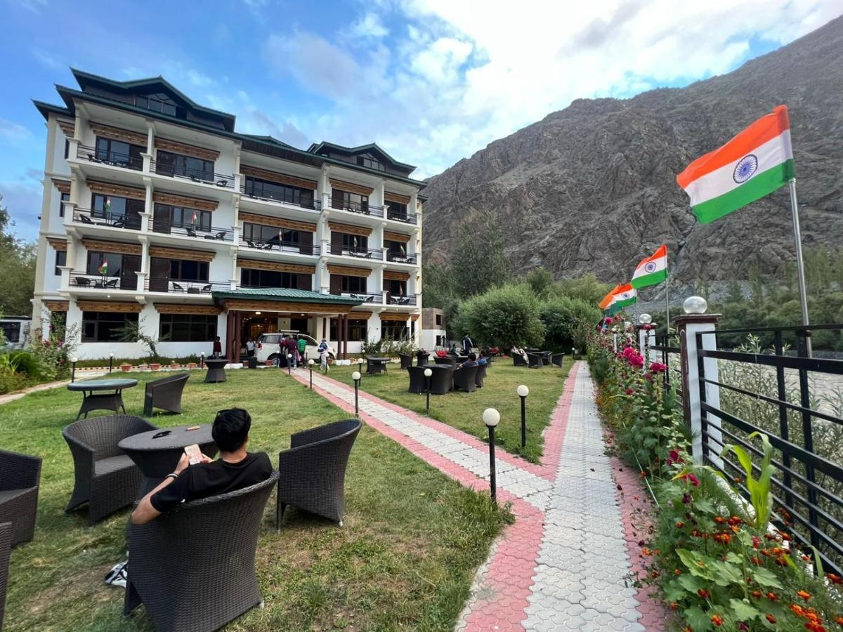 Hotel Chhutuk Heights Kargil Exteriér fotografie